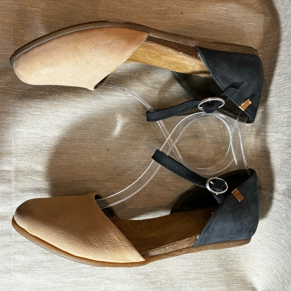 EL NATURALISTA Sz 41 Tan Black Pointy  Ankle Strap Leather Sandals Comfort Shoes - Picture 7 of 12